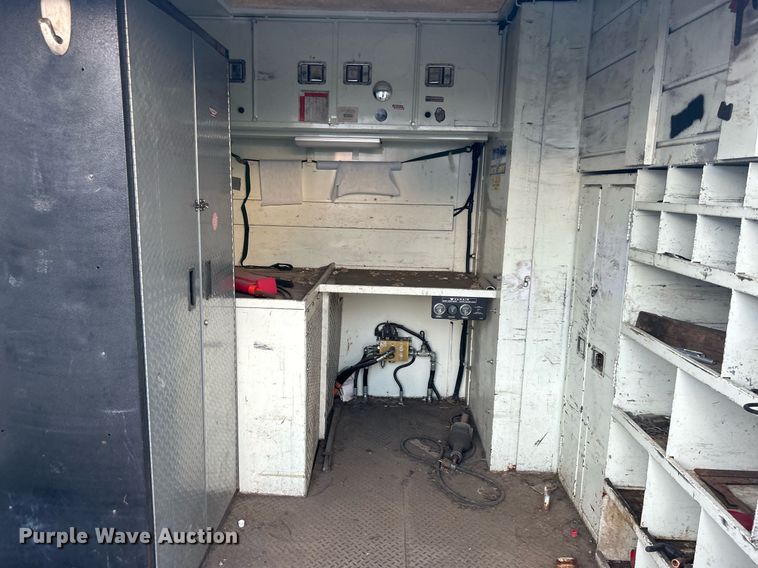 image for item KW9057 2008 International 4300  utility / service truck