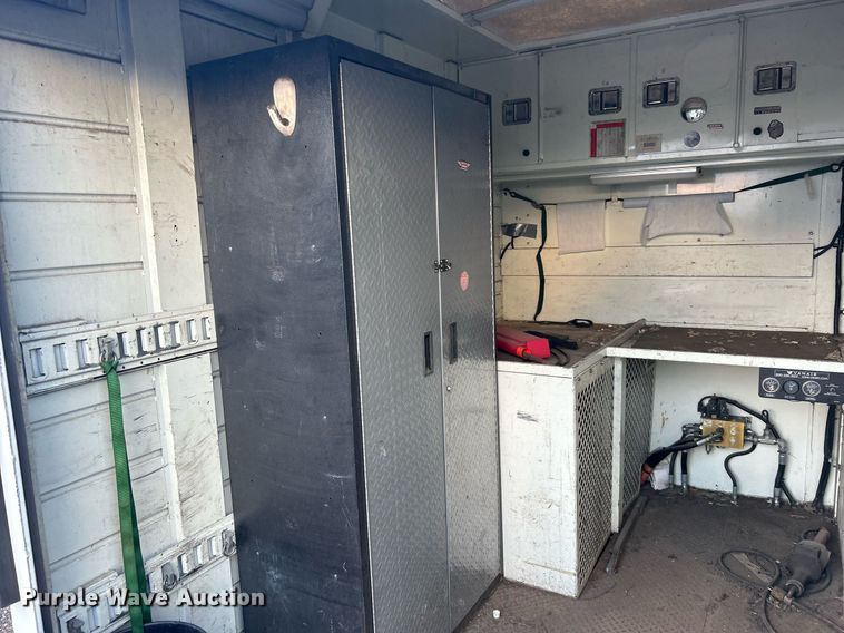 image for item KW9057 2008 International 4300  utility / service truck