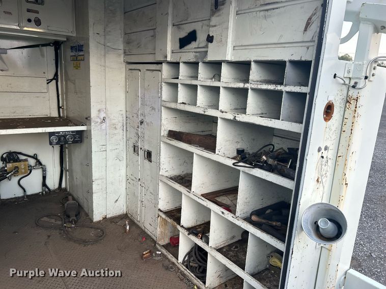 image for item KW9057 2008 International 4300  utility / service truck