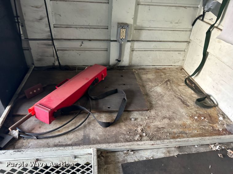 image for item KW9057 2008 International 4300  utility / service truck