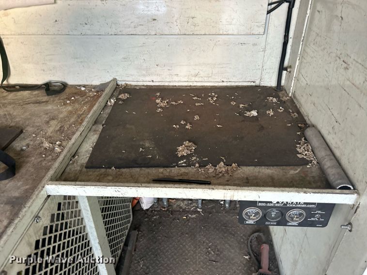 image for item KW9057 2008 International 4300  utility / service truck