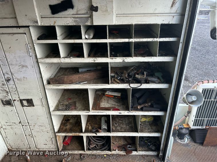 image for item KW9057 2008 International 4300  utility / service truck