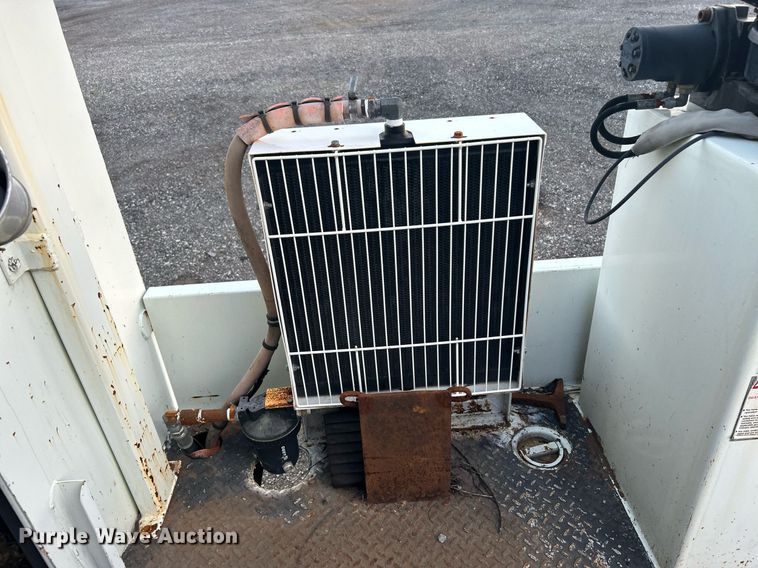 image for item KW9057 2008 International 4300  utility / service truck