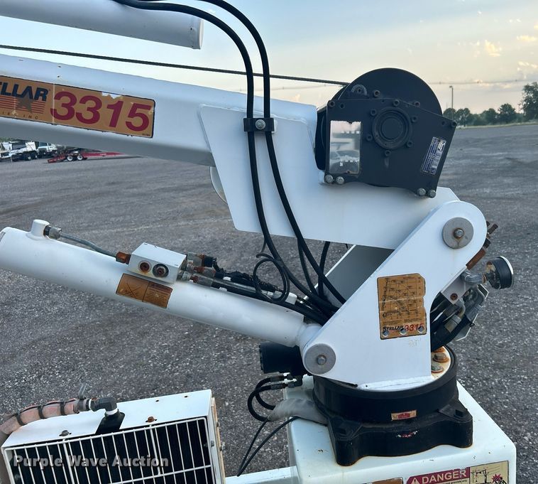 image for item KW9057 2008 International 4300  utility / service truck