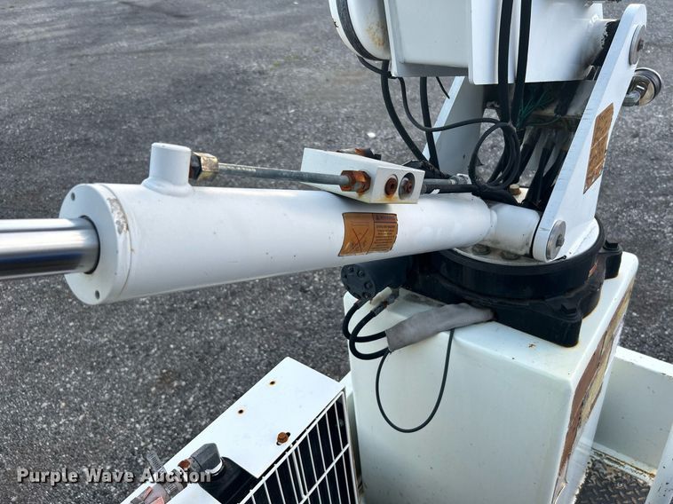 image for item KW9057 2008 International 4300  utility / service truck