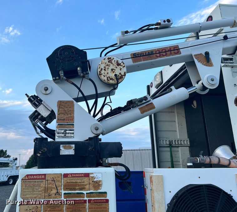 image for item KW9057 2008 International 4300  utility / service truck