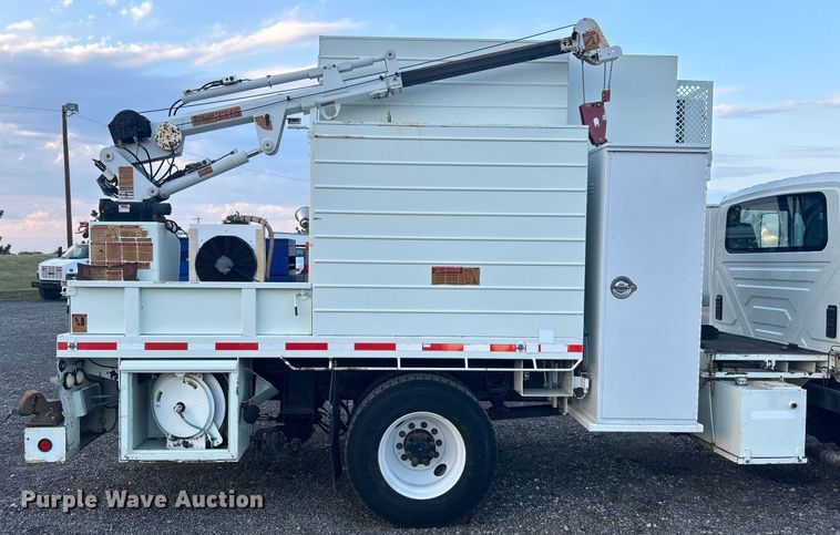 image for item KW9057 2008 International 4300  utility / service truck