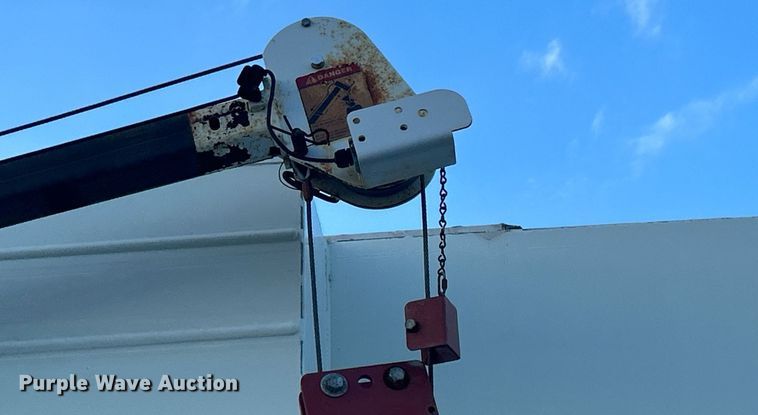 image for item KW9057 2008 International 4300  utility / service truck