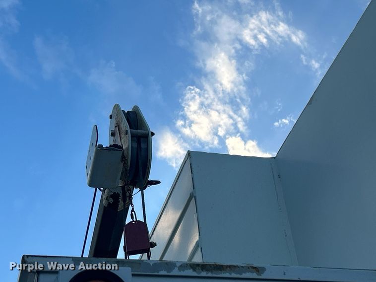 image for item KW9057 2008 International 4300  utility / service truck