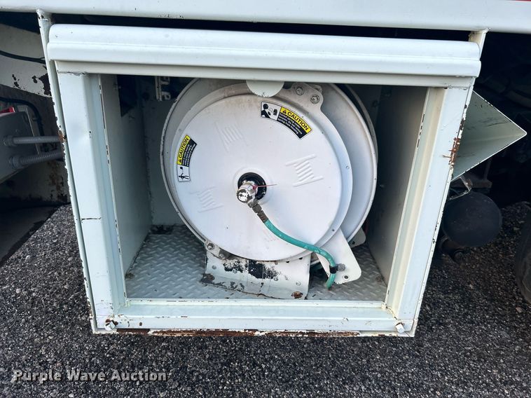 image for item KW9057 2008 International 4300  utility / service truck