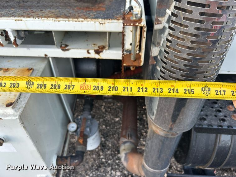 image for item KW9057 2008 International 4300  utility / service truck