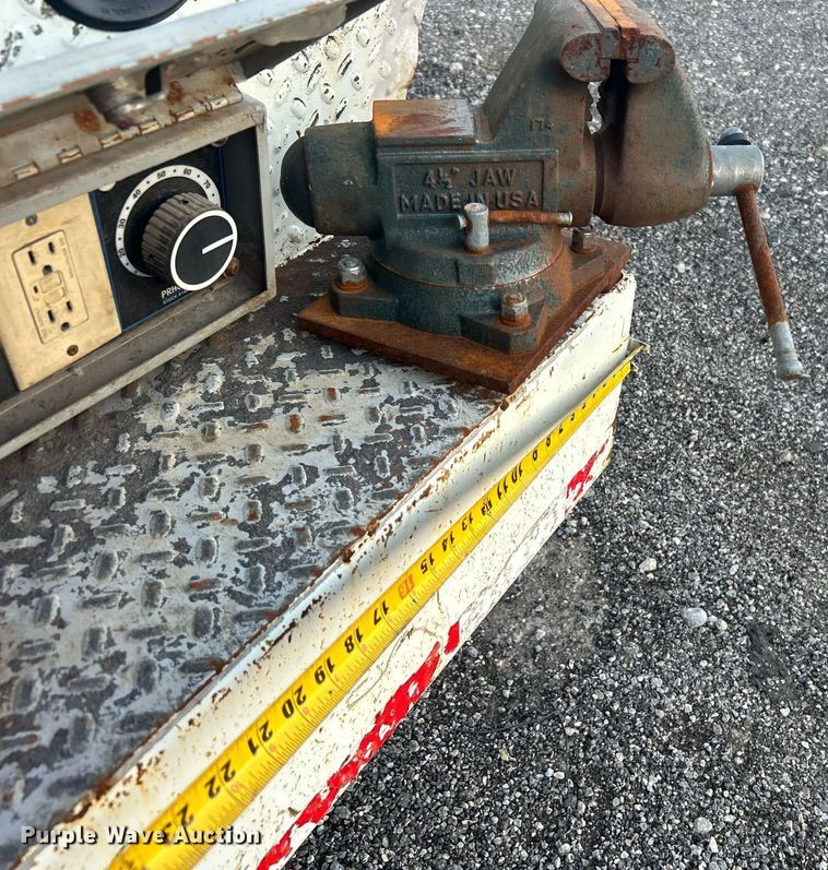 image for item KW9057 2008 International 4300  utility / service truck