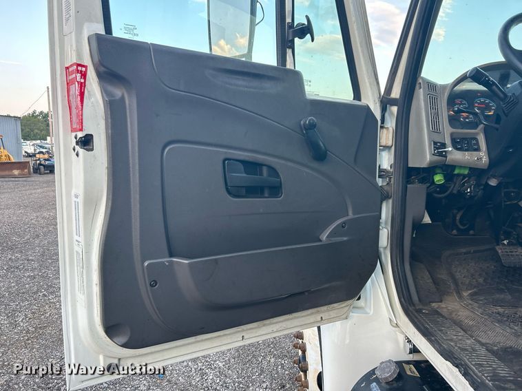 image for item KW9057 2008 International 4300  utility / service truck