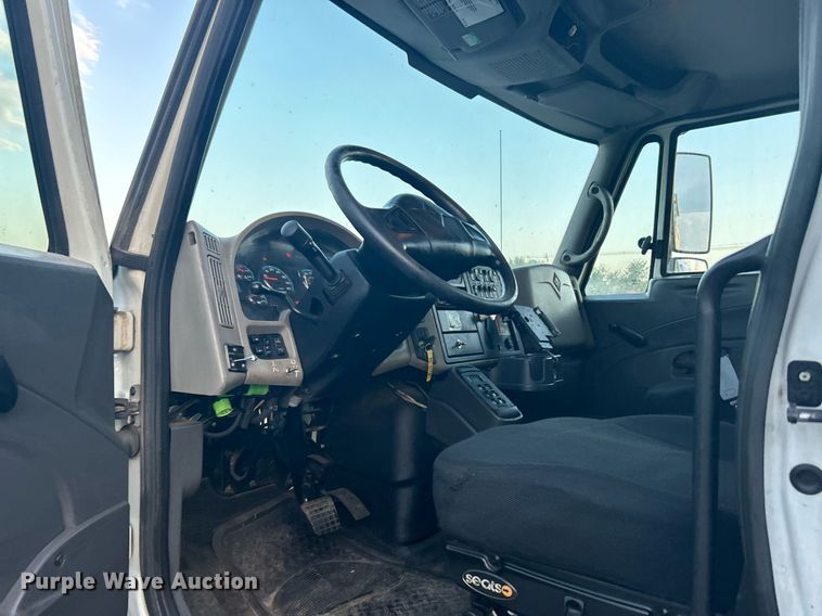 image for item KW9057 2008 International 4300  utility / service truck