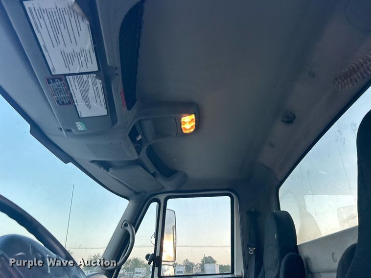 image for item KW9057 2008 International 4300  utility / service truck