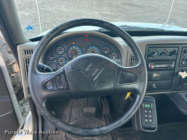 image for item KW9057 2008 International 4300  utility / service truck