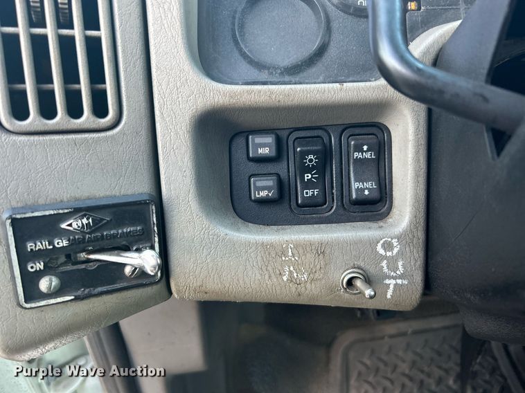 image for item KW9057 2008 International 4300  utility / service truck