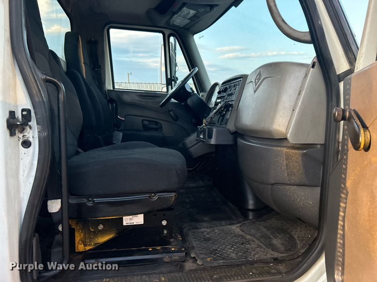 image for item KW9057 2008 International 4300  utility / service truck