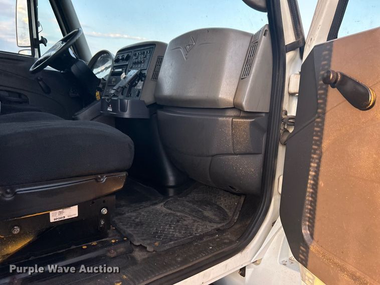 image for item KW9057 2008 International 4300  utility / service truck