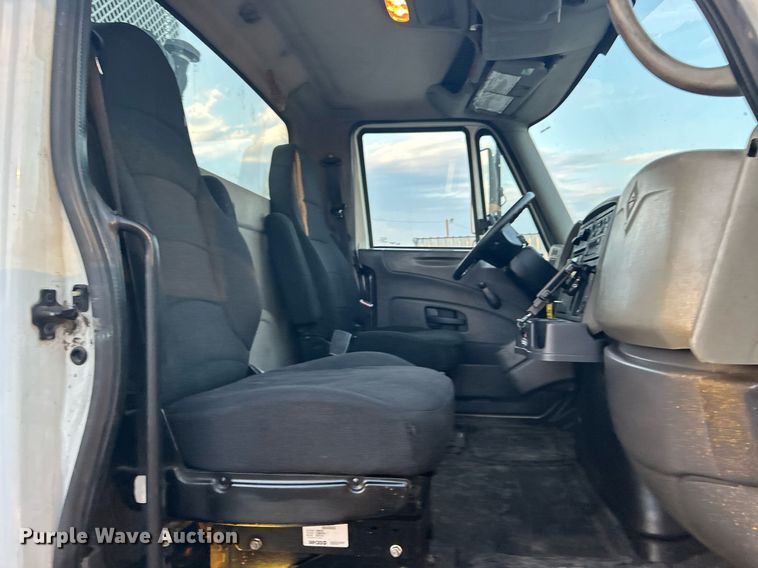 image for item KW9057 2008 International 4300  utility / service truck