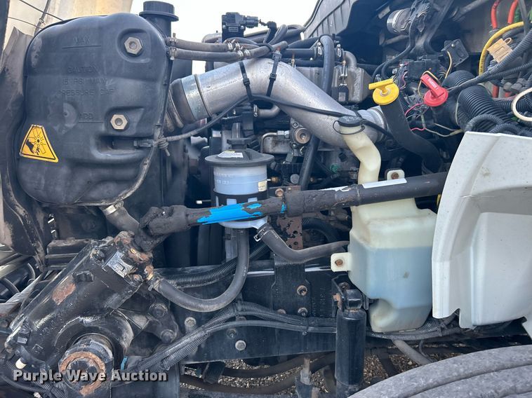 image for item KW9057 2008 International 4300  utility / service truck