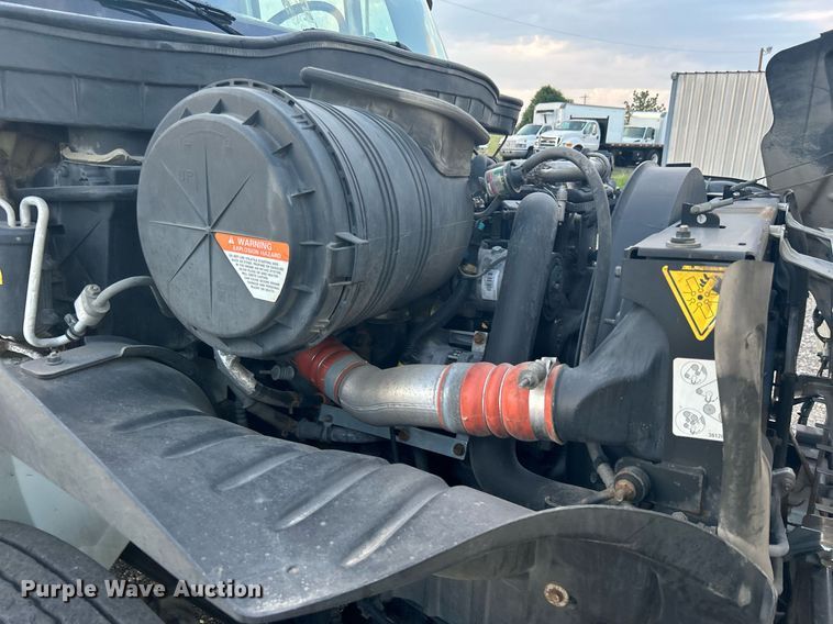 image for item KW9057 2008 International 4300  utility / service truck