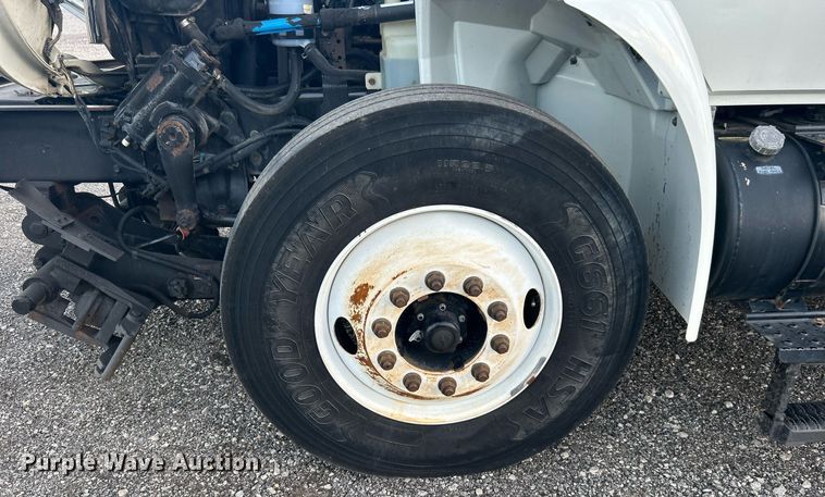 image for item KW9057 2008 International 4300  utility / service truck