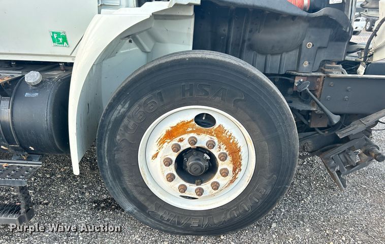 image for item KW9057 2008 International 4300  utility / service truck