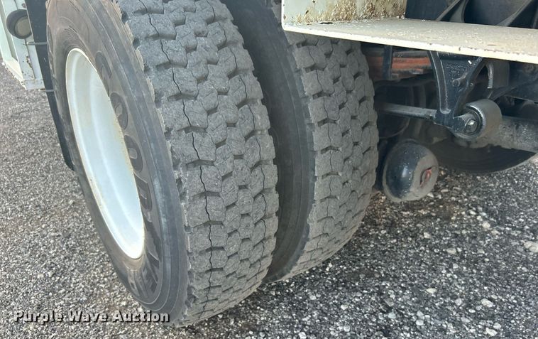 image for item KW9057 2008 International 4300  utility / service truck