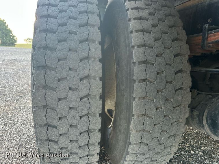 image for item KW9057 2008 International 4300  utility / service truck