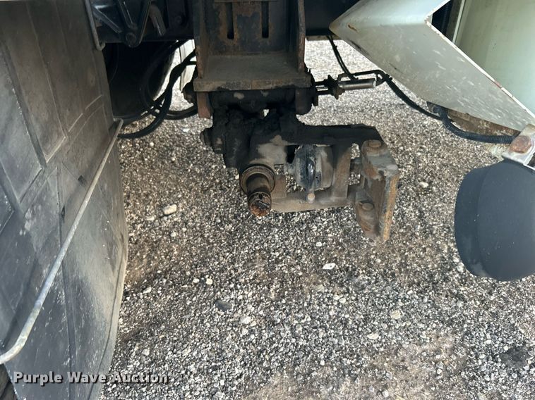 image for item KW9057 2008 International 4300  utility / service truck