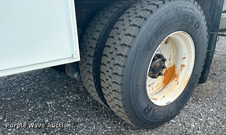 image for item KW9057 2008 International 4300  utility / service truck