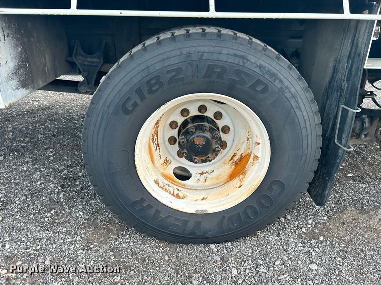 image for item KW9057 2008 International 4300  utility / service truck