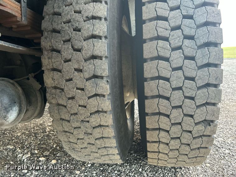 image for item KW9057 2008 International 4300  utility / service truck