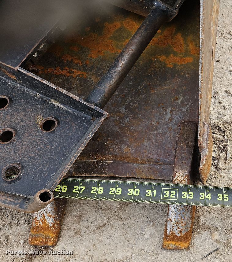 image for item LB9685 Toro TX525  compact utility loader