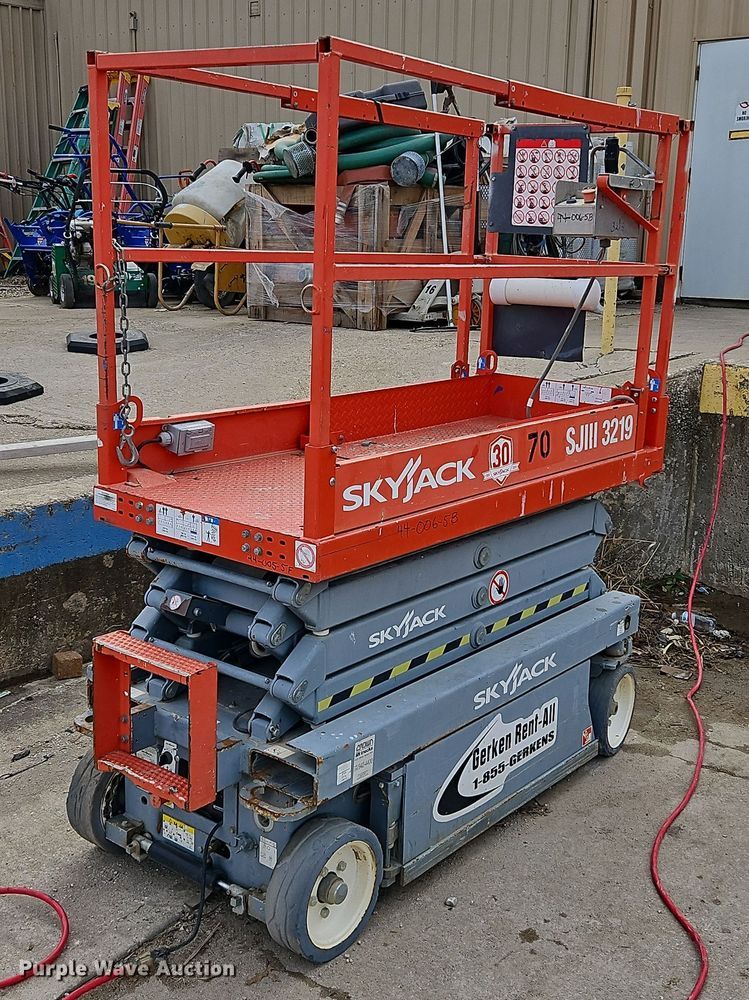 image for item LB9687 2015 Skyjack SJIII 3219  scissor lift