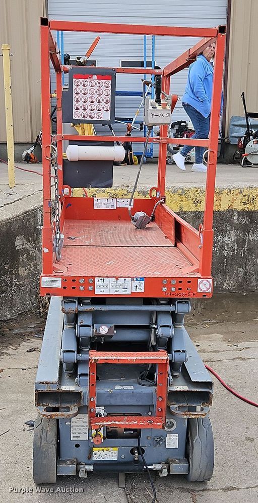 image for item LB9687 2015 Skyjack SJIII 3219  scissor lift