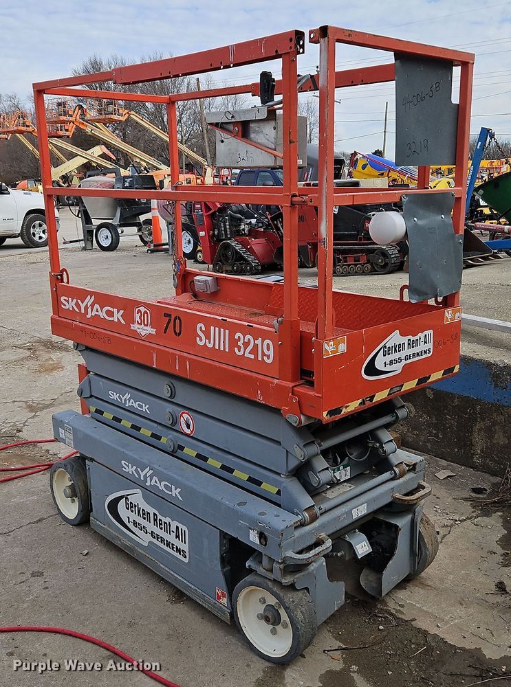 image for item LB9687 2015 Skyjack SJIII 3219  scissor lift
