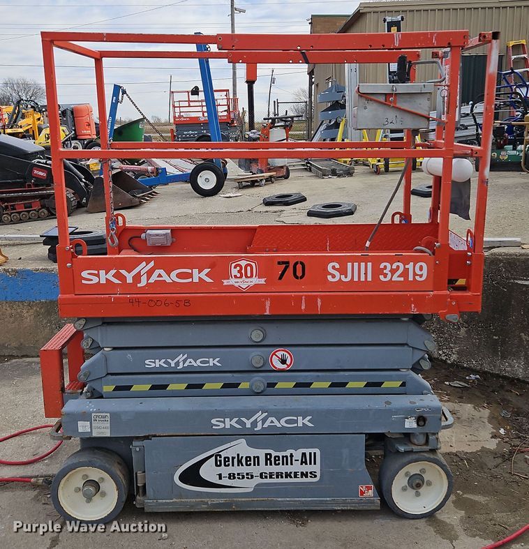 image for item LB9687 2015 Skyjack SJIII 3219  scissor lift