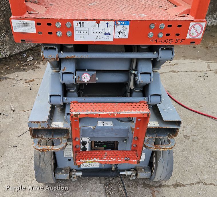 image for item LB9687 2015 Skyjack SJIII 3219  scissor lift