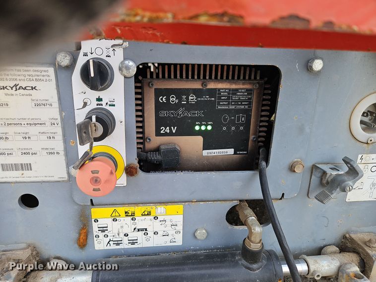 image for item LB9687 2015 Skyjack SJIII 3219  scissor lift