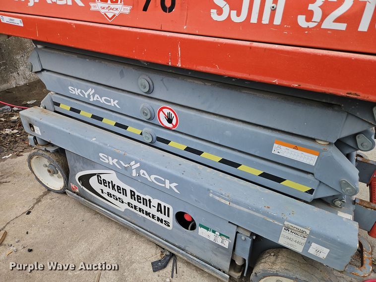 image for item LB9687 2015 Skyjack SJIII 3219  scissor lift