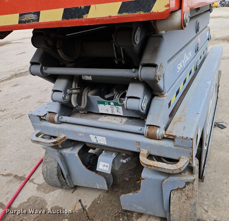 image for item LB9687 2015 Skyjack SJIII 3219  scissor lift