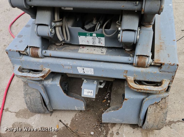 image for item LB9687 2015 Skyjack SJIII 3219  scissor lift