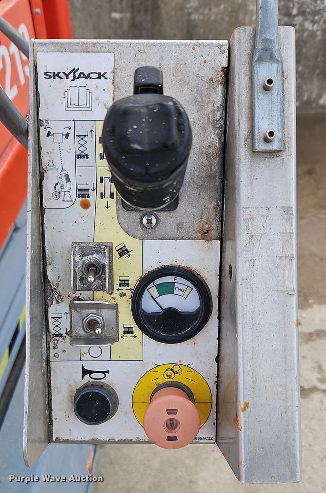 image for item LB9687 2015 Skyjack SJIII 3219  scissor lift