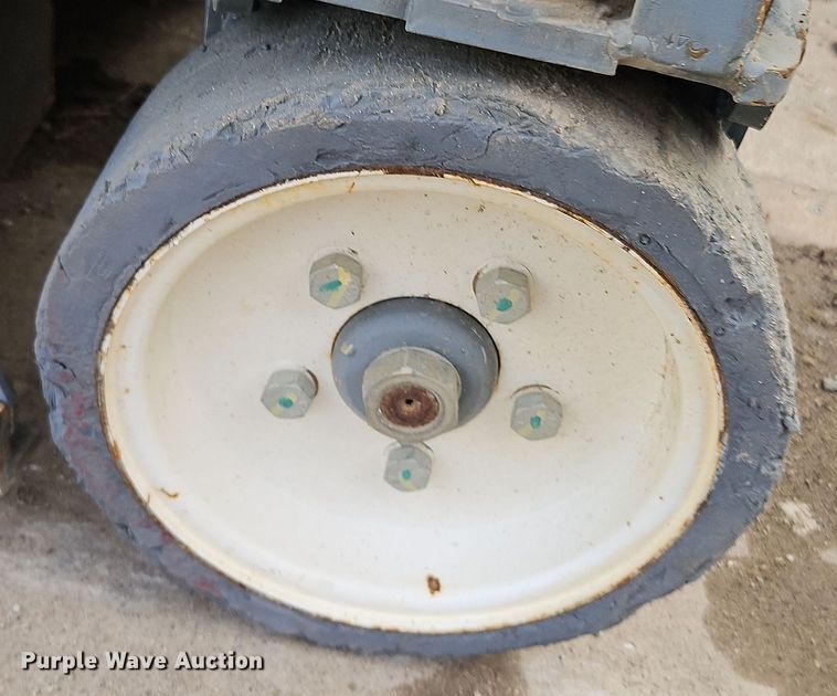 image for item LB9687 2015 Skyjack SJIII 3219  scissor lift