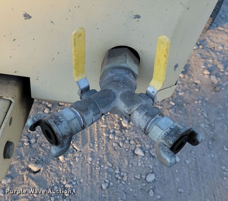 image for item LC9468 Ingersoll Rand 185 air compressor