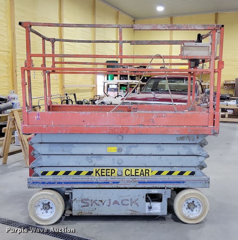 image for item LC9472 Skyjack scissor lift