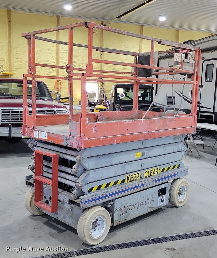 image for item LC9472 Skyjack scissor lift