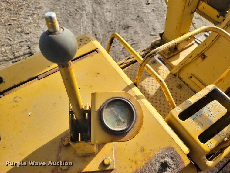 image for item LC9474 1978 Caterpillar 977L  track loader